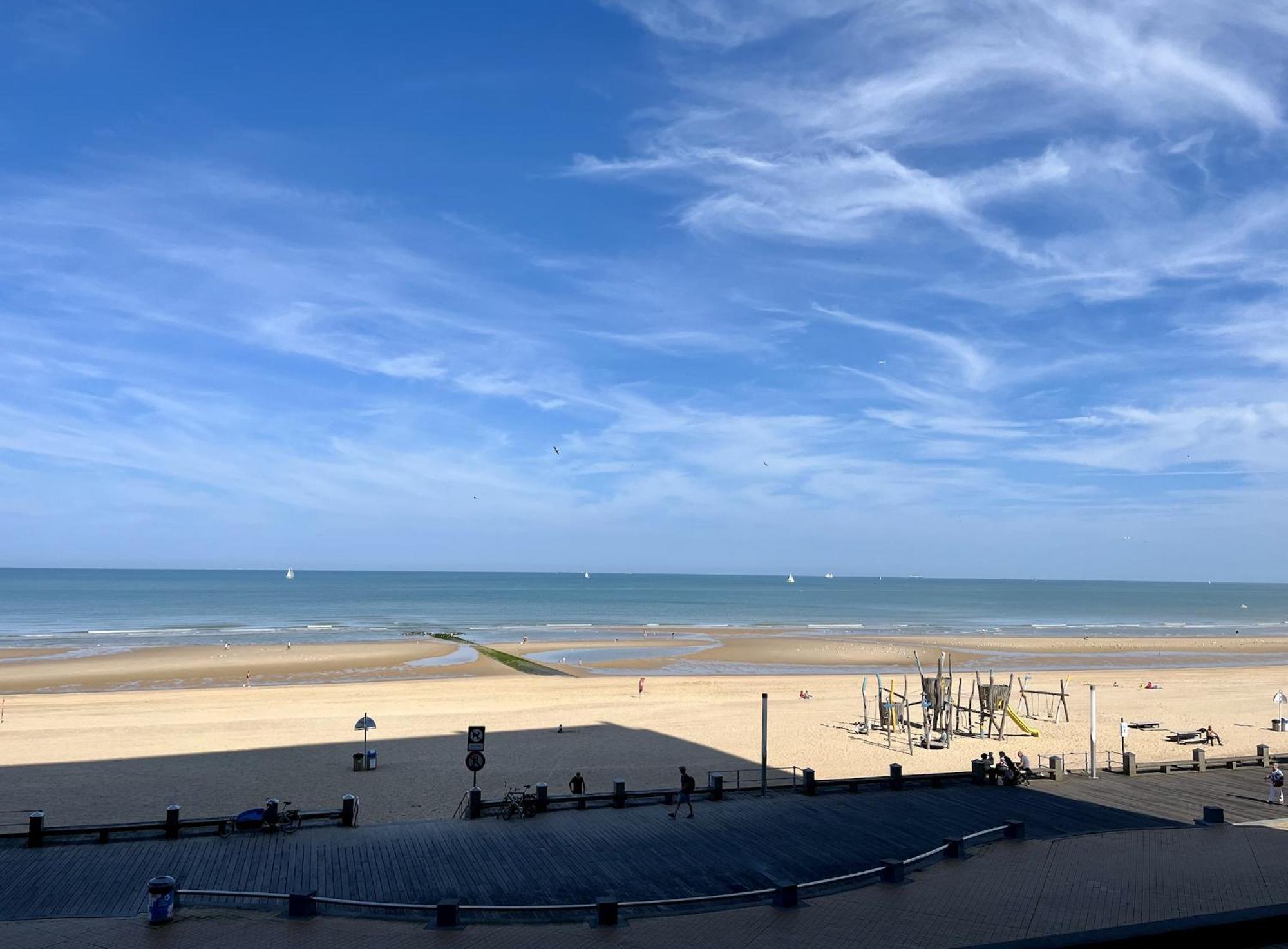 Panoramic Seaview Apartment With Free Private Garage أوستيند المظهر الخارجي الصورة